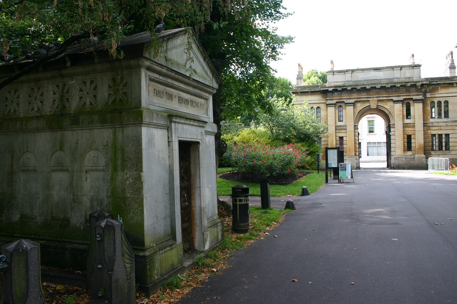 Benjamin Golding's tomb, Brompton Cemetery, London - 01.JPG